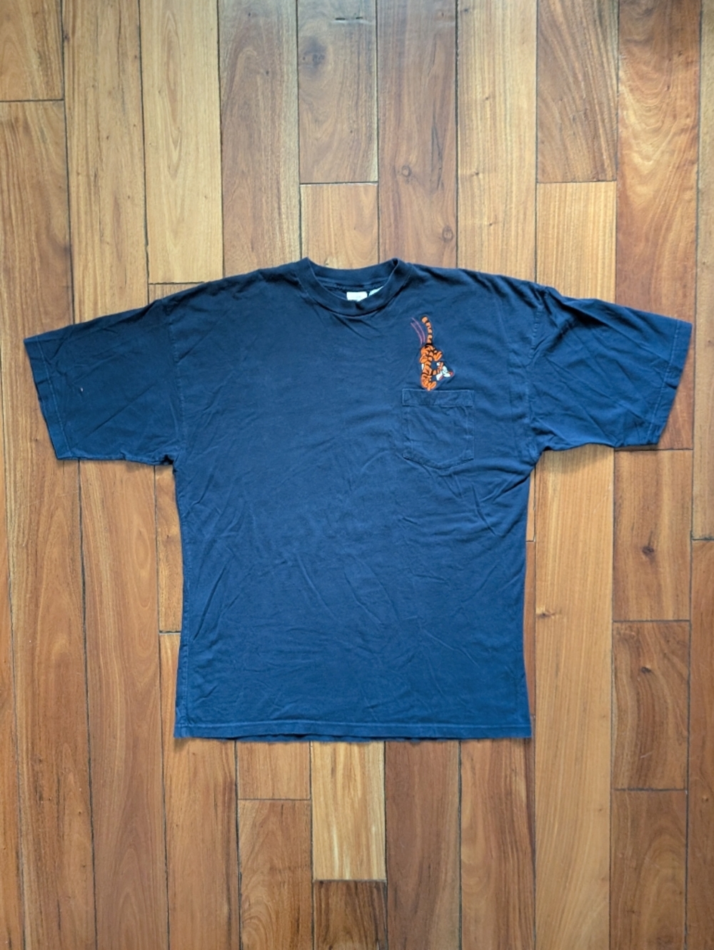 Disney Vintage Tigger Pocket T-shirt (XL)